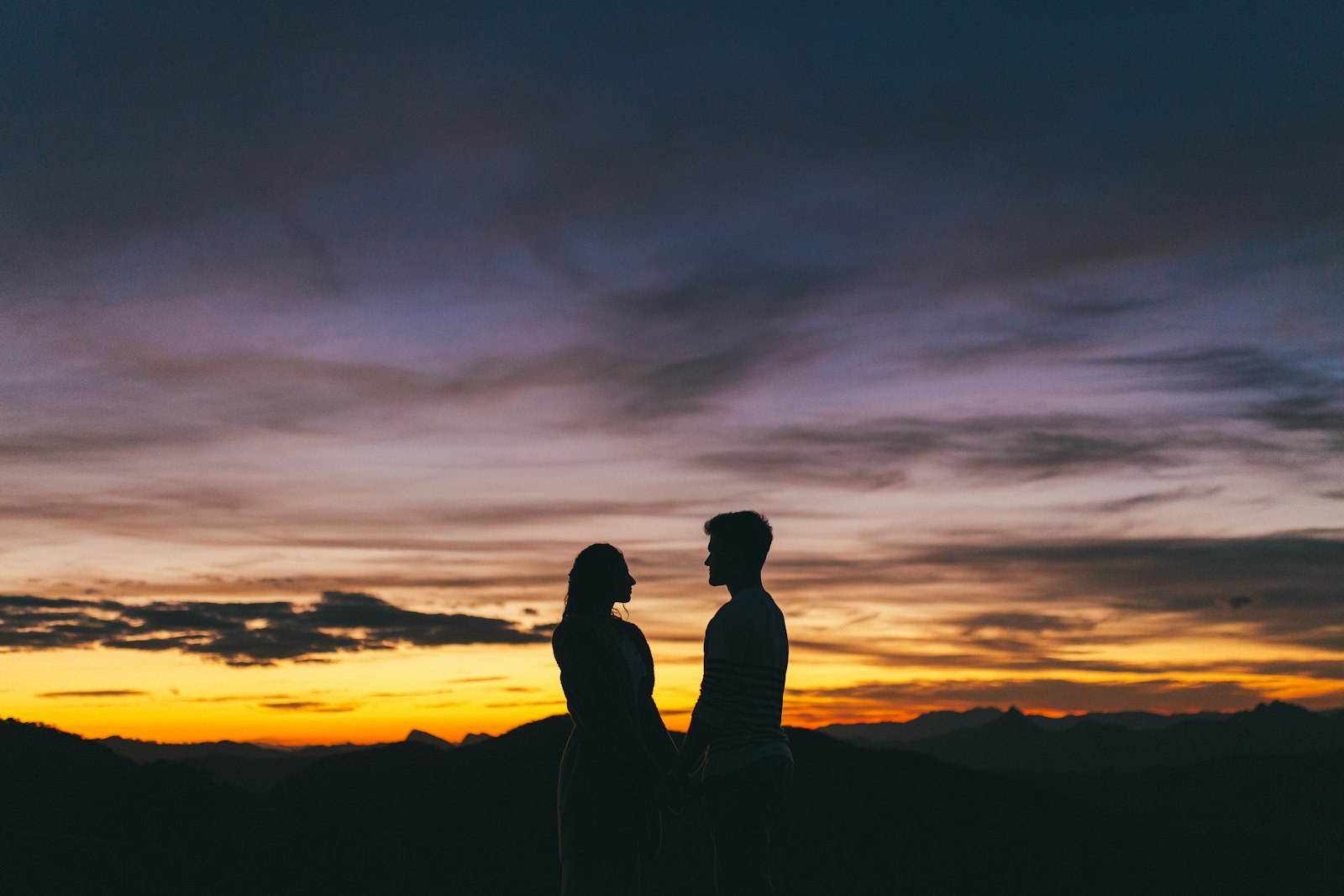 Como Saber Se Estou Amando? Paixão, Amor e a Diferença Que Muda Tudo